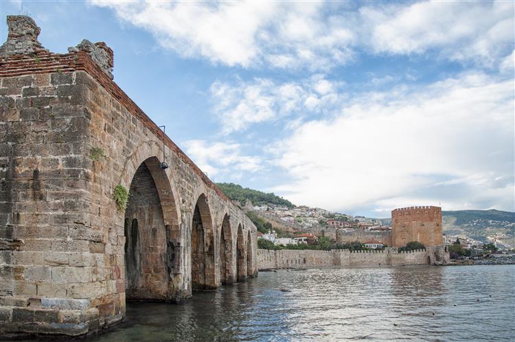 Alanya Tersanesi: Selçuklu Denizcilik Harikası ve Ailece Keşfedilecek Bir Tarih
